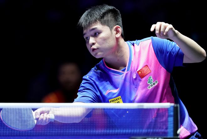 他与球员建 他与球员建